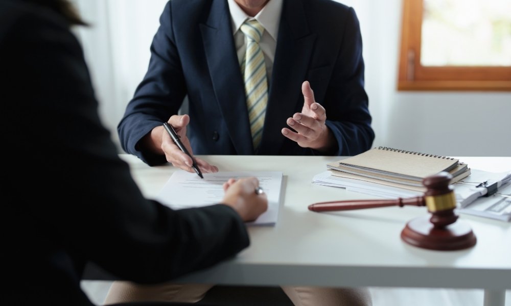 How Arbitration Lawyers Handle Domestic and International Arbitration Cases Step by Step